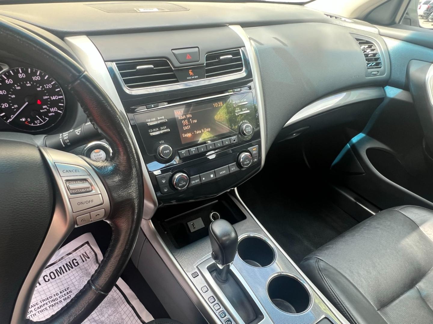 2013 White /Black Leather Nissan Altima 2.5S (1N4AL3AP5DC) with an 2.5L L4 DOHC 16V engine, located at 1018 Brunswick Ave, Trenton, NJ, 08638, (609) 989-0900, 40.240086, -74.748085 - Photo#8